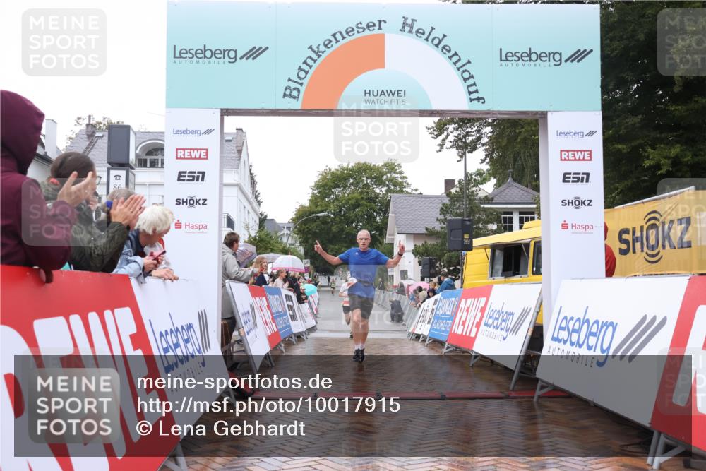 30.08.2026 - Blankeneser Heldenlauf Lena Gebhardt http://msf.ph/oto/10017915 30.08.2026 09:23:37 Ziel 3582, 3596, 3685 meine-sportfotos.de