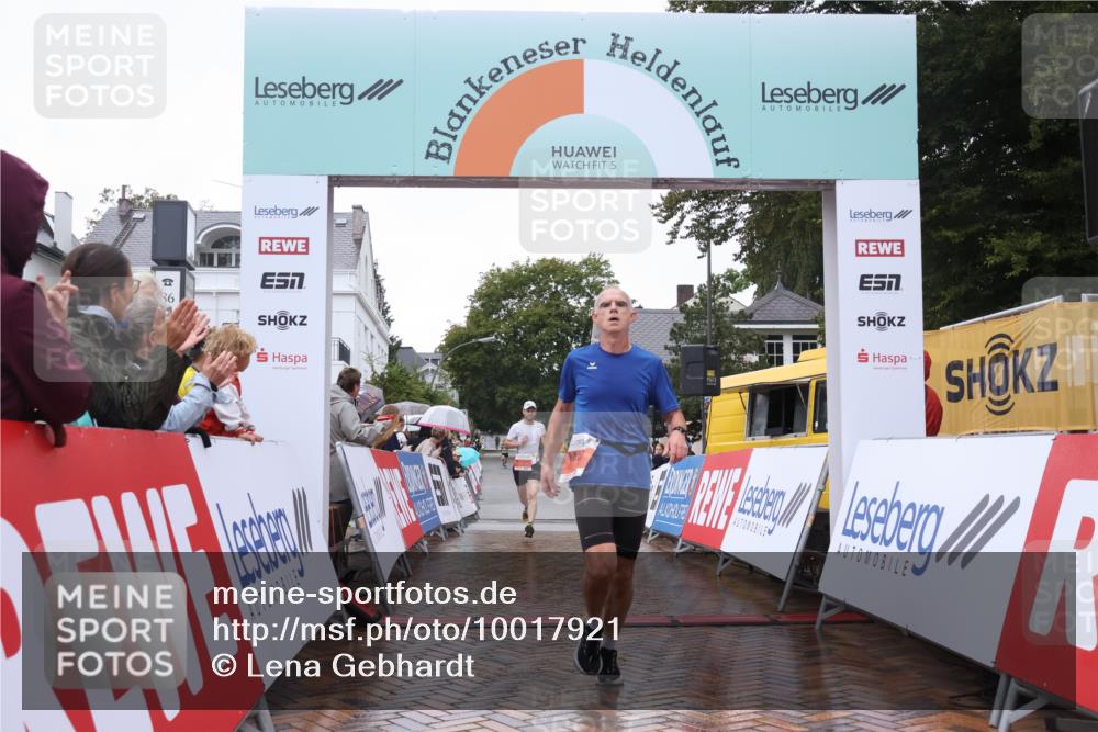 30.08.2026 - Blankeneser Heldenlauf Lena Gebhardt http://msf.ph/oto/10017921 30.08.2026 09:23:39 Ziel 3582, 3596, 3685 meine-sportfotos.de