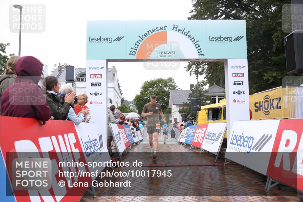 30.08.2026 - Blankeneser Heldenlauf Lena Gebhardt http://msf.ph/oto/10017945 30.08.2026 09:24:11 Ziel 3556, 3567 meine-sportfotos.de