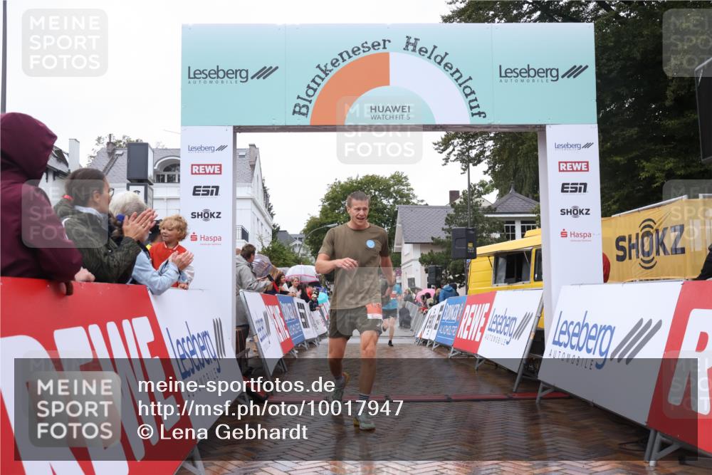 30.08.2026 - Blankeneser Heldenlauf Lena Gebhardt http://msf.ph/oto/10017947 30.08.2026 09:24:12 Ziel 3556, 3567 meine-sportfotos.de