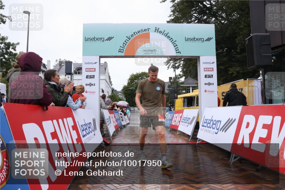 30.08.2026 - Blankeneser Heldenlauf Lena Gebhardt http://msf.ph/oto/10017950 30.08.2026 09:24:13 Ziel 3556, 3567 meine-sportfotos.de