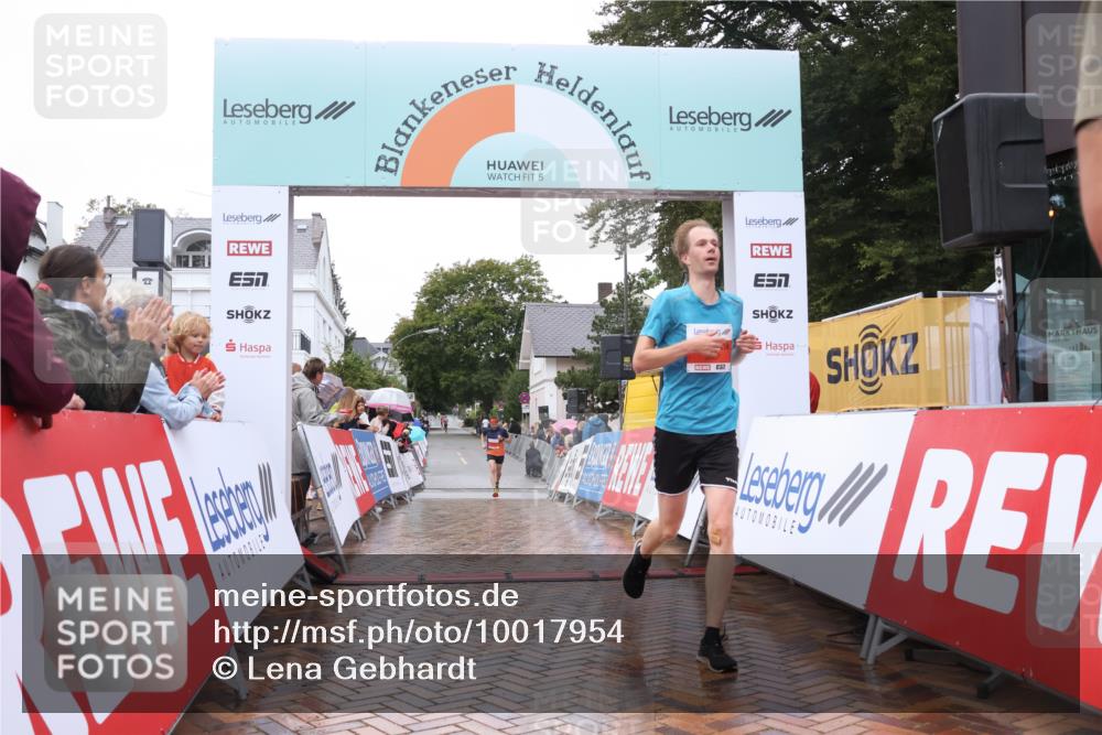 30.08.2026 - Blankeneser Heldenlauf Lena Gebhardt http://msf.ph/oto/10017954 30.08.2026 09:24:15 Ziel 3542, 3556, 3567 meine-sportfotos.de