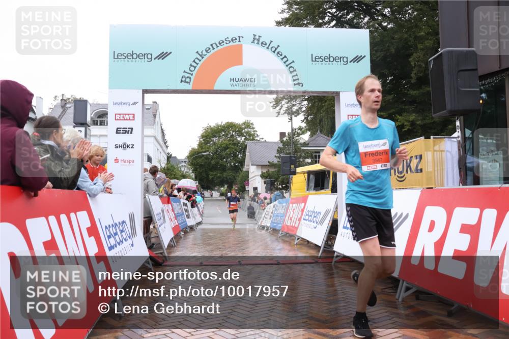 30.08.2026 - Blankeneser Heldenlauf Lena Gebhardt http://msf.ph/oto/10017957 30.08.2026 09:24:16 Ziel 3542, 3556, 3567 meine-sportfotos.de