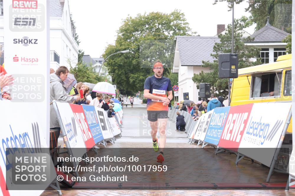 30.08.2026 - Blankeneser Heldenlauf Lena Gebhardt http://msf.ph/oto/10017959 30.08.2026 09:24:19 Ziel 3542, 3556, 3567 meine-sportfotos.de