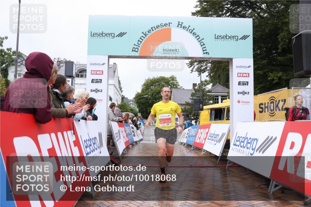 30.08.2026 - Blankeneser Heldenlauf Lena Gebhardt http://msf.ph/oto/10018068 30.08.2026 09:26:07 Ziel 3633, 3667, 3698 meine-sportfotos.de