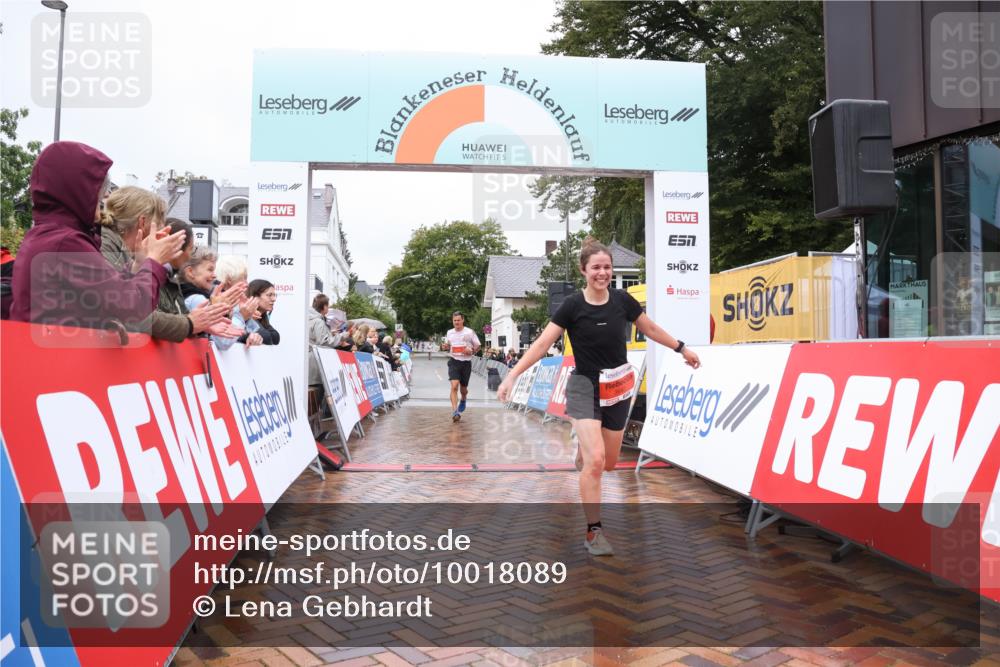 30.08.2026 - Blankeneser Heldenlauf Lena Gebhardt http://msf.ph/oto/10018089 30.08.2026 09:26:28 Ziel 3641, 3645 meine-sportfotos.de