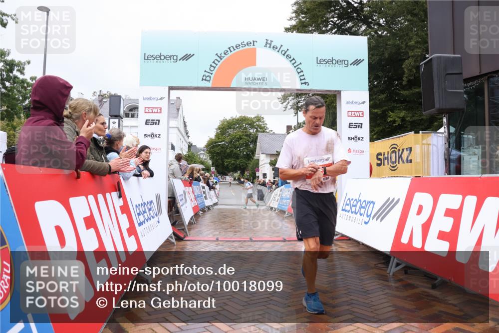 30.08.2026 - Blankeneser Heldenlauf Lena Gebhardt http://msf.ph/oto/10018099 30.08.2026 09:26:31 Ziel 3641, 3645 meine-sportfotos.de