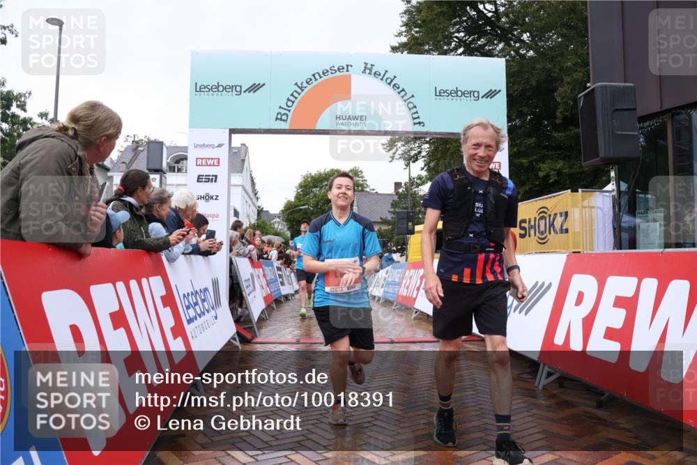 30.08.2026 - Blankeneser Heldenlauf Lena Gebhardt http://msf.ph/oto/10018391 30.08.2026 09:30:25 Ziel 3533, 3577, 3606 meine-sportfotos.de