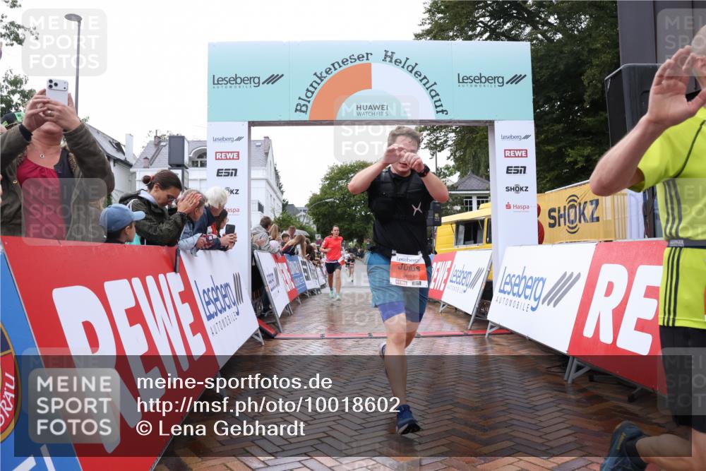 30.08.2026 - Blankeneser Heldenlauf Lena Gebhardt http://msf.ph/oto/10018602 30.08.2026 09:32:22 Ziel 3618, 3639, 3691 meine-sportfotos.de