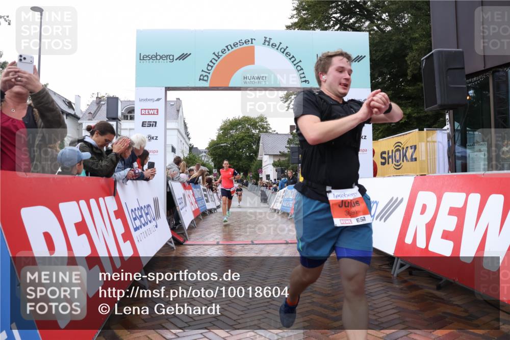 30.08.2026 - Blankeneser Heldenlauf Lena Gebhardt http://msf.ph/oto/10018604 30.08.2026 09:32:23 Ziel 3618, 3639, 3691 meine-sportfotos.de