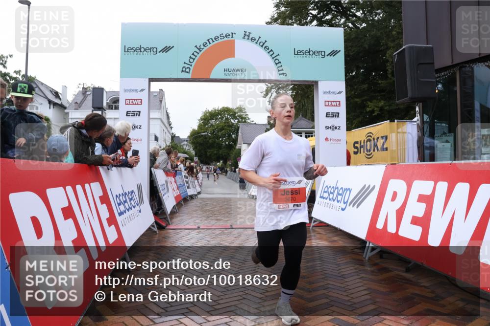 30.08.2026 - Blankeneser Heldenlauf Lena Gebhardt http://msf.ph/oto/10018632 30.08.2026 09:32:35 Ziel 1521, 3670, 3704 meine-sportfotos.de