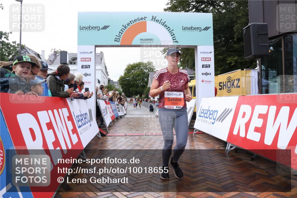 30.08.2026 - Blankeneser Heldenlauf Lena Gebhardt http://msf.ph/oto/10018655 30.08.2026 09:32:49 Ziel 1439, 3536, 3554 meine-sportfotos.de