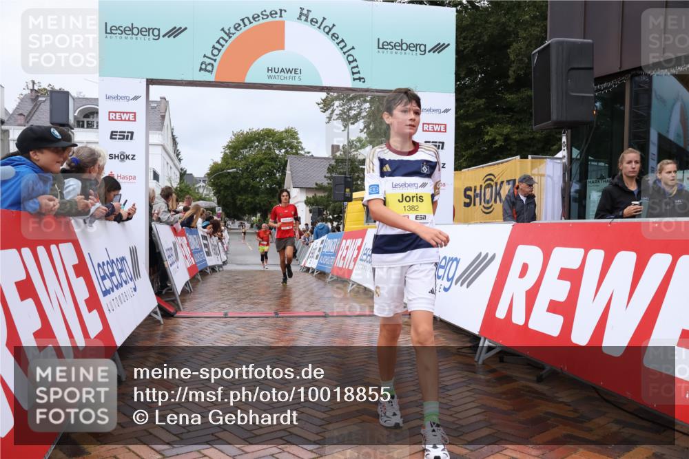 30.08.2026 - Blankeneser Heldenlauf Lena Gebhardt http://msf.ph/oto/10018855 30.08.2026 09:34:30 Ziel 1382, 1800, 3636, 3702, 3722 meine-sportfotos.de
