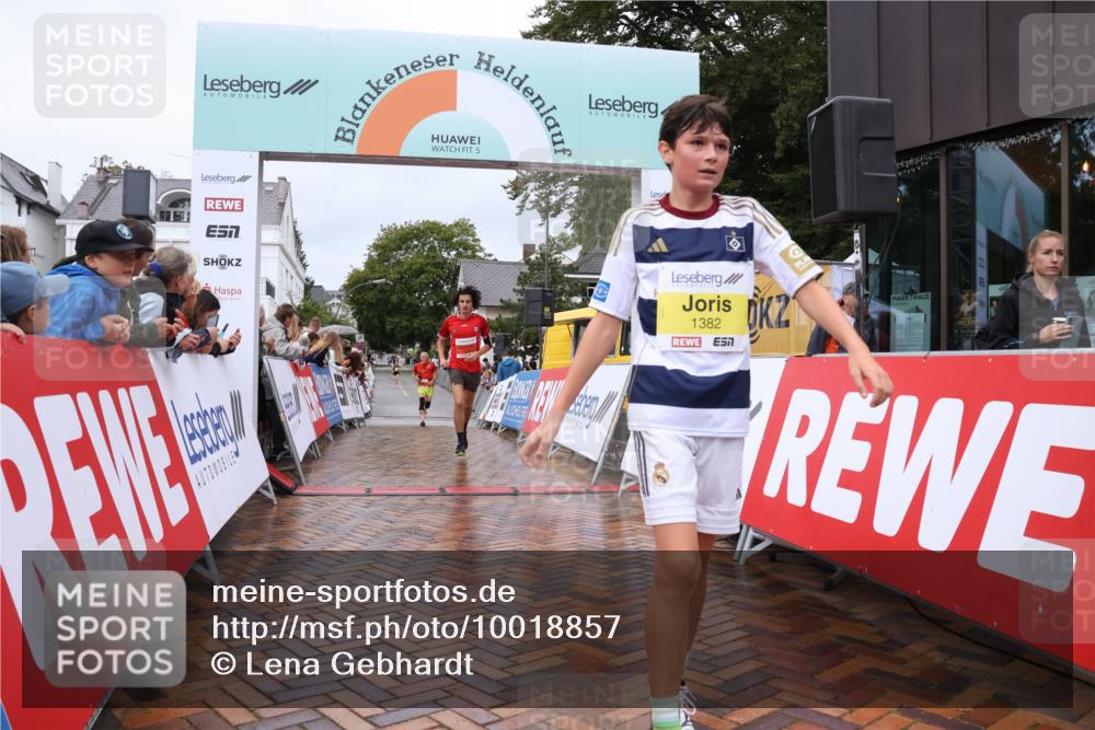 30.08.2026 - Blankeneser Heldenlauf Lena Gebhardt http://msf.ph/oto/10018857 30.08.2026 09:34:31 Ziel 1382, 1800, 3636, 3702, 3722 meine-sportfotos.de