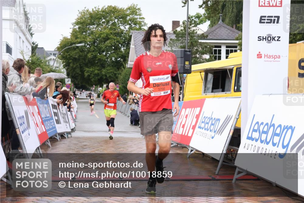 30.08.2026 - Blankeneser Heldenlauf Lena Gebhardt http://msf.ph/oto/10018859 30.08.2026 09:34:32 Ziel 1382, 1800, 3636, 3702, 3722 meine-sportfotos.de