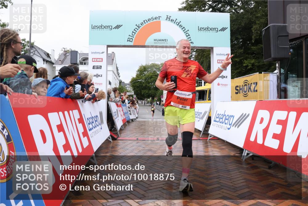 30.08.2026 - Blankeneser Heldenlauf Lena Gebhardt http://msf.ph/oto/10018875 30.08.2026 09:34:36 Ziel 1382, 1499, 3702, 3722 meine-sportfotos.de