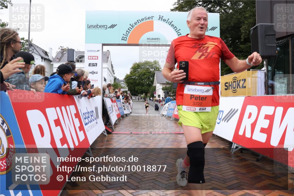 30.08.2026 - Blankeneser Heldenlauf Lena Gebhardt http://msf.ph/oto/10018877 30.08.2026 09:34:36 Ziel 1382, 1499, 3702, 3722 meine-sportfotos.de
