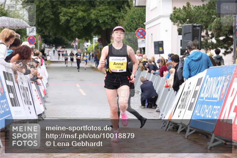 30.08.2026 - Blankeneser Heldenlauf Lena Gebhardt http://msf.ph/oto/10018879 30.08.2026 09:34:38 Ziel 1499, 3702, 3722 meine-sportfotos.de
