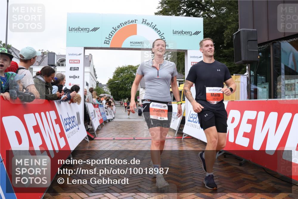 30.08.2026 - Blankeneser Heldenlauf Lena Gebhardt http://msf.ph/oto/10018987 30.08.2026 09:35:40 Ziel 3519, 3578, 3579 meine-sportfotos.de