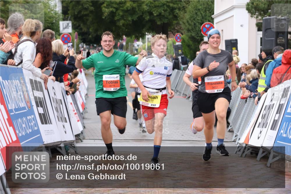 30.08.2026 - Blankeneser Heldenlauf Lena Gebhardt http://msf.ph/oto/10019061 30.08.2026 09:36:21 Ziel 1012, 1337, 3601, 3679, 3717 meine-sportfotos.de