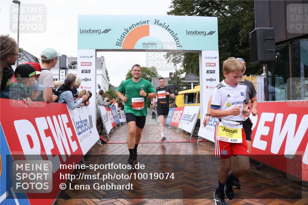 30.08.2026 - Blankeneser Heldenlauf Lena Gebhardt http://msf.ph/oto/10019074 30.08.2026 09:36:24 Ziel 1012, 1337, 1492, 1527, 3601, 3679, 3717 meine-sportfotos.de