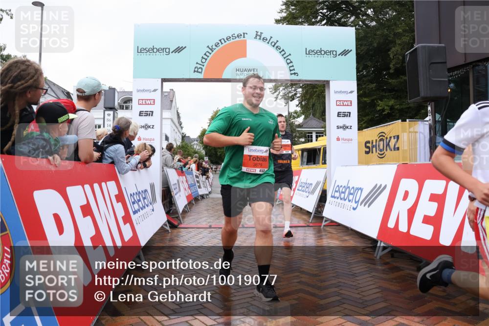 30.08.2026 - Blankeneser Heldenlauf Lena Gebhardt http://msf.ph/oto/10019077 30.08.2026 09:36:24 Ziel 1012, 1337, 1492, 1527, 3601, 3679, 3717 meine-sportfotos.de