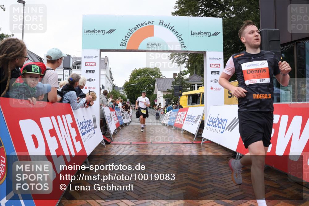 30.08.2026 - Blankeneser Heldenlauf Lena Gebhardt http://msf.ph/oto/10019083 30.08.2026 09:36:26 Ziel 1012, 1492, 1527, 3601, 3679, 3717 meine-sportfotos.de