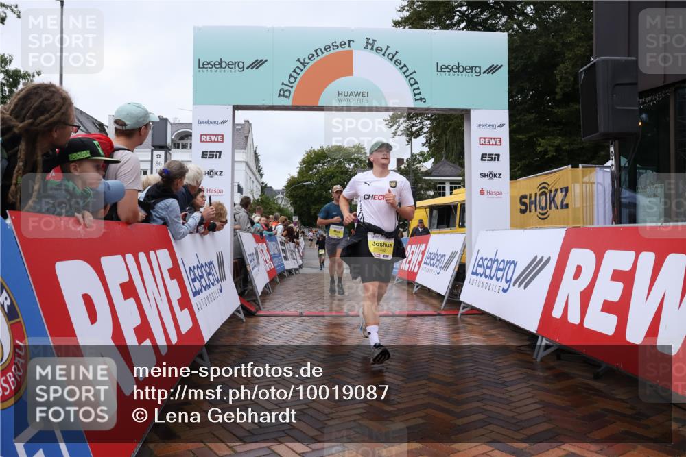 30.08.2026 - Blankeneser Heldenlauf Lena Gebhardt http://msf.ph/oto/10019087 30.08.2026 09:36:27 Ziel 1012, 1492, 1527, 3601, 3679, 3717 meine-sportfotos.de