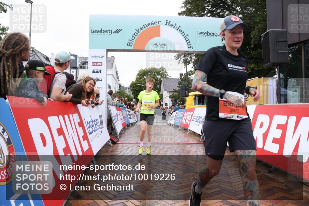30.08.2026 - Blankeneser Heldenlauf Lena Gebhardt http://msf.ph/oto/10019226 30.08.2026 09:37:25 Ziel 1279, 1330, 1393, 1696, 3506, 3629 meine-sportfotos.de