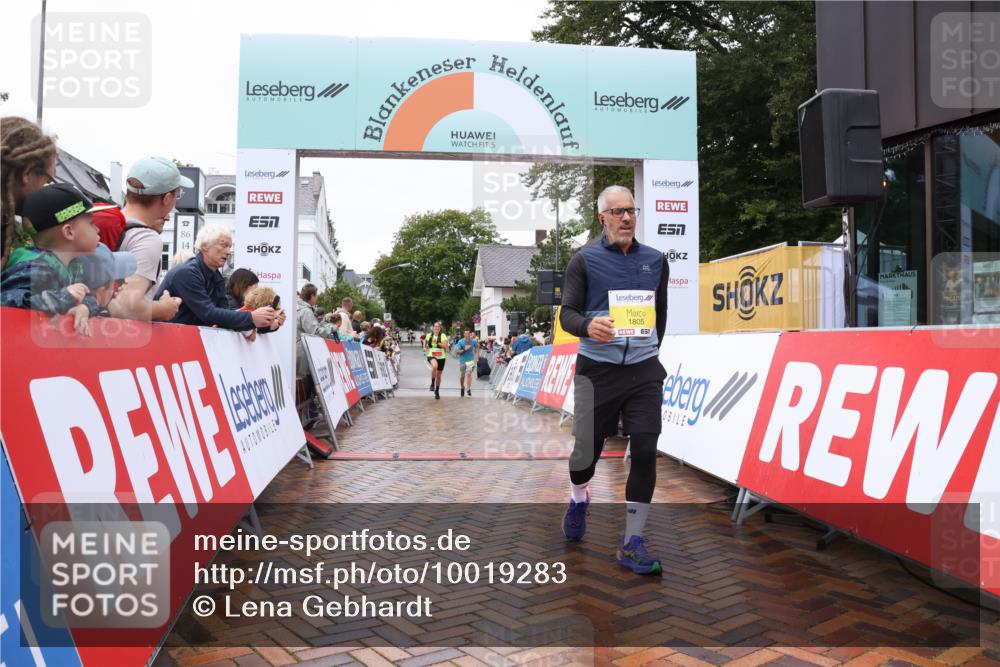 30.08.2026 - Blankeneser Heldenlauf Lena Gebhardt http://msf.ph/oto/10019283 30.08.2026 09:37:41 Ziel 1057, 1118, 1172, 1805, 3665 meine-sportfotos.de
