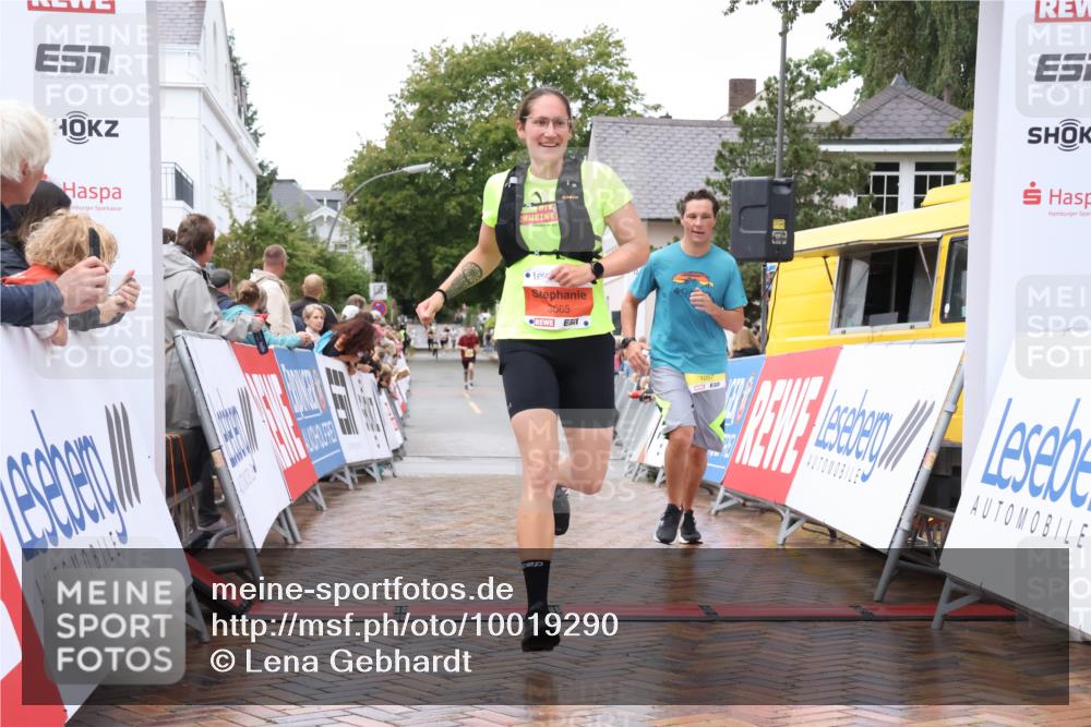 30.08.2026 - Blankeneser Heldenlauf Lena Gebhardt http://msf.ph/oto/10019290 30.08.2026 09:37:43 Ziel 1057, 1118, 1805, 3665 meine-sportfotos.de