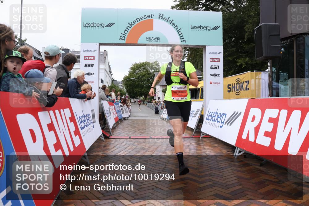 30.08.2026 - Blankeneser Heldenlauf Lena Gebhardt http://msf.ph/oto/10019294 30.08.2026 09:37:44 Ziel 1057, 1118, 1805, 3665 meine-sportfotos.de