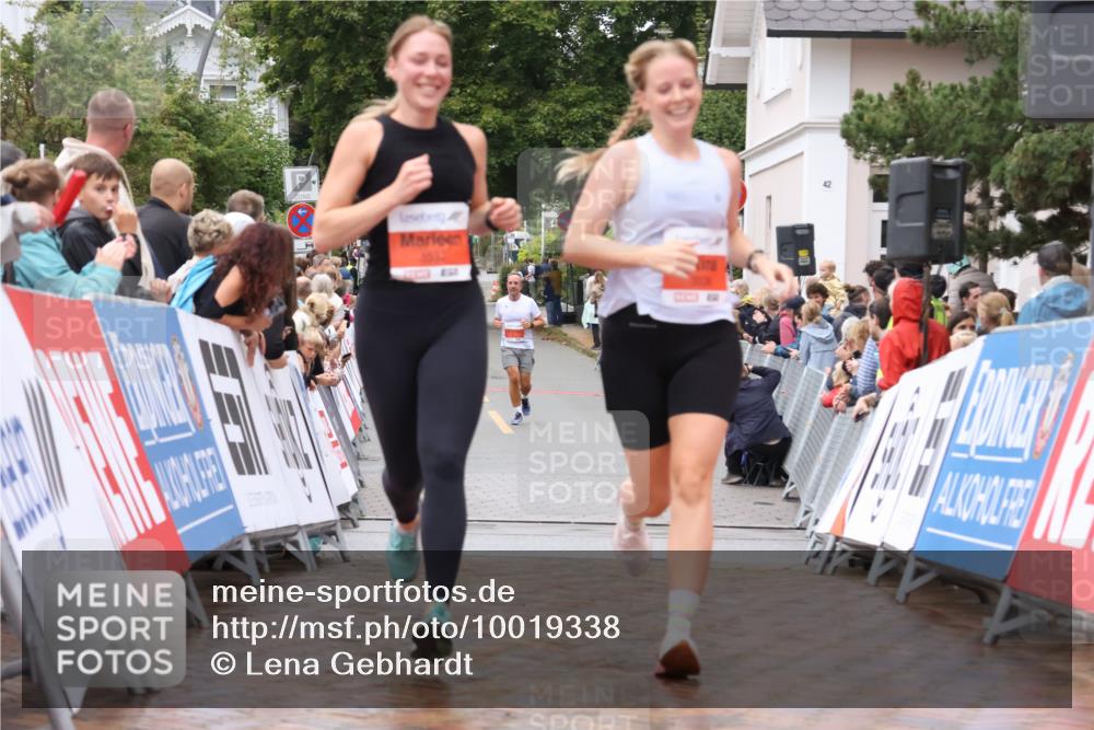 30.08.2026 - Blankeneser Heldenlauf Lena Gebhardt http://msf.ph/oto/10019338 30.08.2026 09:38:12 Ziel 3537, 3538 meine-sportfotos.de