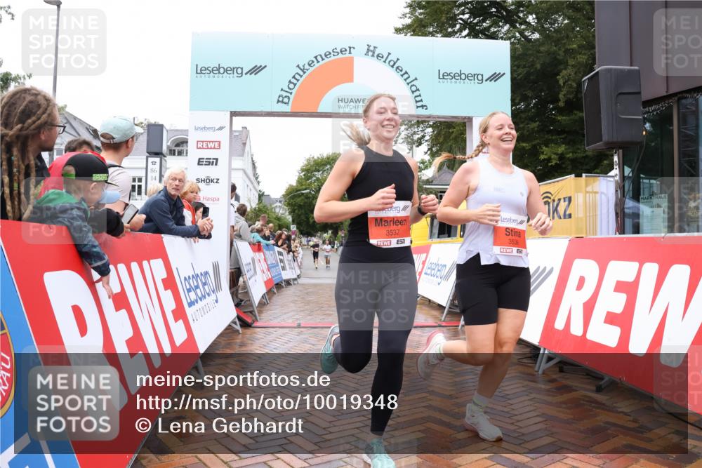 30.08.2026 - Blankeneser Heldenlauf Lena Gebhardt http://msf.ph/oto/10019348 30.08.2026 09:38:15 Ziel 3537, 3538 meine-sportfotos.de