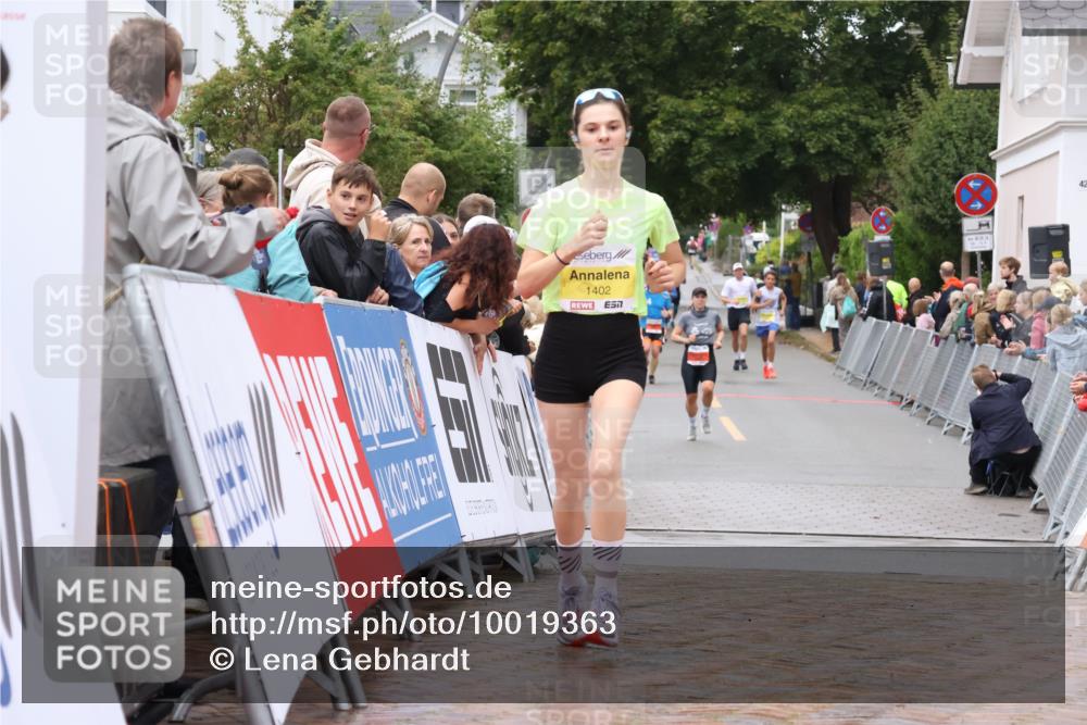 30.08.2026 - Blankeneser Heldenlauf Lena Gebhardt http://msf.ph/oto/10019363 30.08.2026 09:38:28 Ziel 1402, 3561, 3604 meine-sportfotos.de