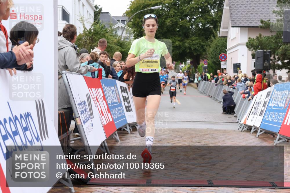 30.08.2026 - Blankeneser Heldenlauf Lena Gebhardt http://msf.ph/oto/10019365 30.08.2026 09:38:29 Ziel 1402, 3561, 3604 meine-sportfotos.de