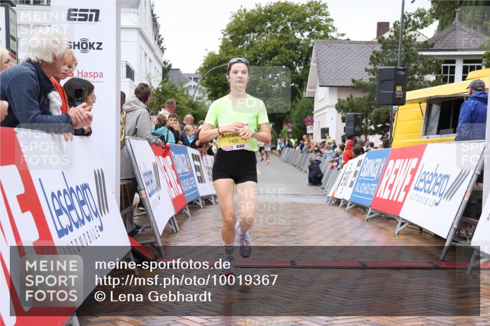 30.08.2026 - Blankeneser Heldenlauf Lena Gebhardt http://msf.ph/oto/10019367 30.08.2026 09:38:29 Ziel 1402, 3561, 3604 meine-sportfotos.de