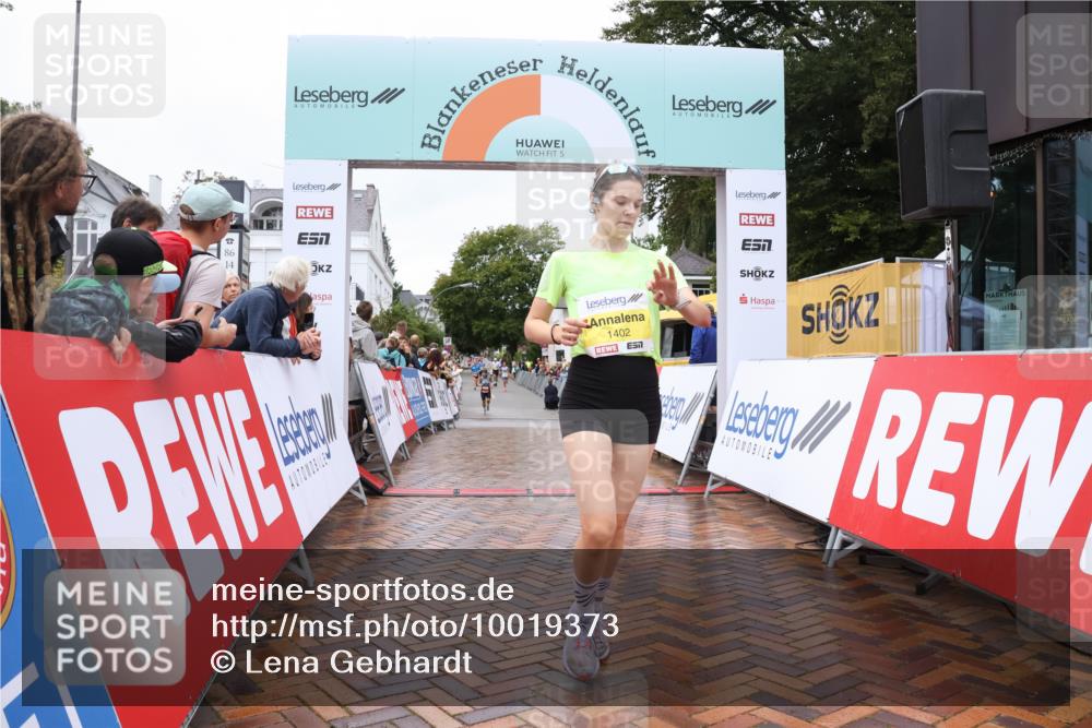 30.08.2026 - Blankeneser Heldenlauf Lena Gebhardt http://msf.ph/oto/10019373 30.08.2026 09:38:30 Ziel 1402, 3561, 3604 meine-sportfotos.de