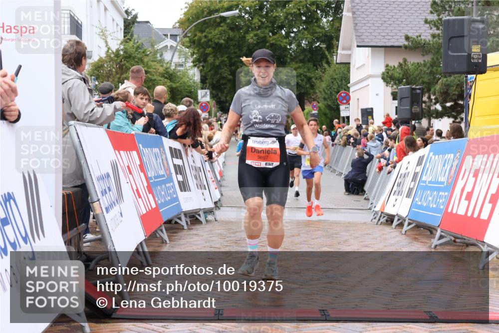30.08.2026 - Blankeneser Heldenlauf Lena Gebhardt http://msf.ph/oto/10019375 30.08.2026 09:38:36 Ziel 1402, 1456, 3697 meine-sportfotos.de