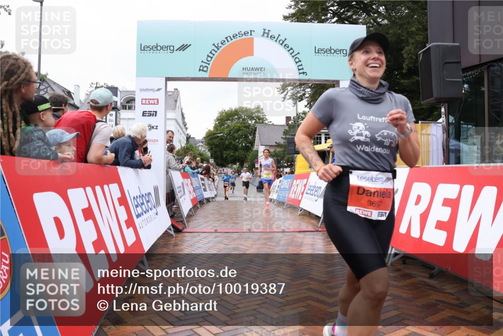 30.08.2026 - Blankeneser Heldenlauf Lena Gebhardt http://msf.ph/oto/10019387 30.08.2026 09:38:39 Ziel 1456, 1574, 3697 meine-sportfotos.de