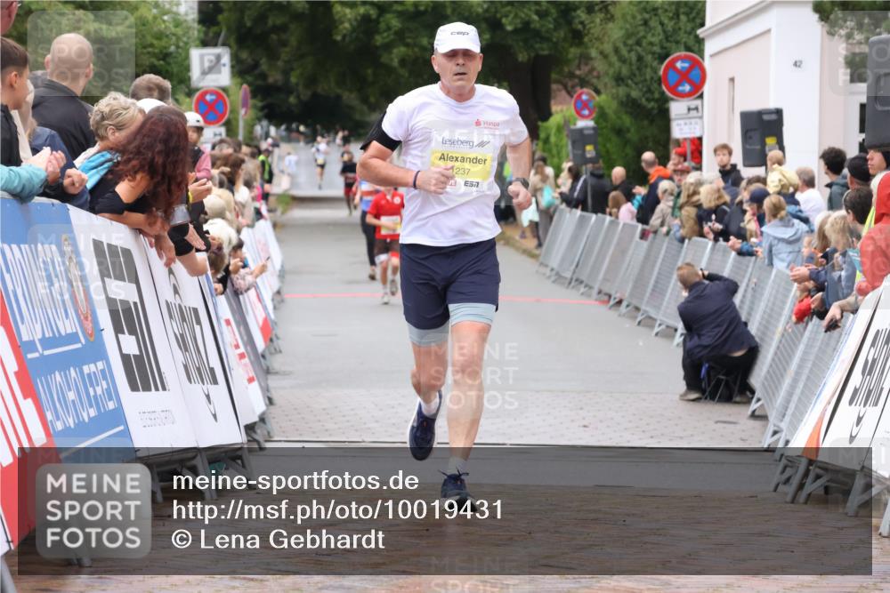 30.08.2026 - Blankeneser Heldenlauf Lena Gebhardt http://msf.ph/oto/10019431 30.08.2026 09:38:54 Ziel 1147, 1173, 1237, 1534, 1536 meine-sportfotos.de
