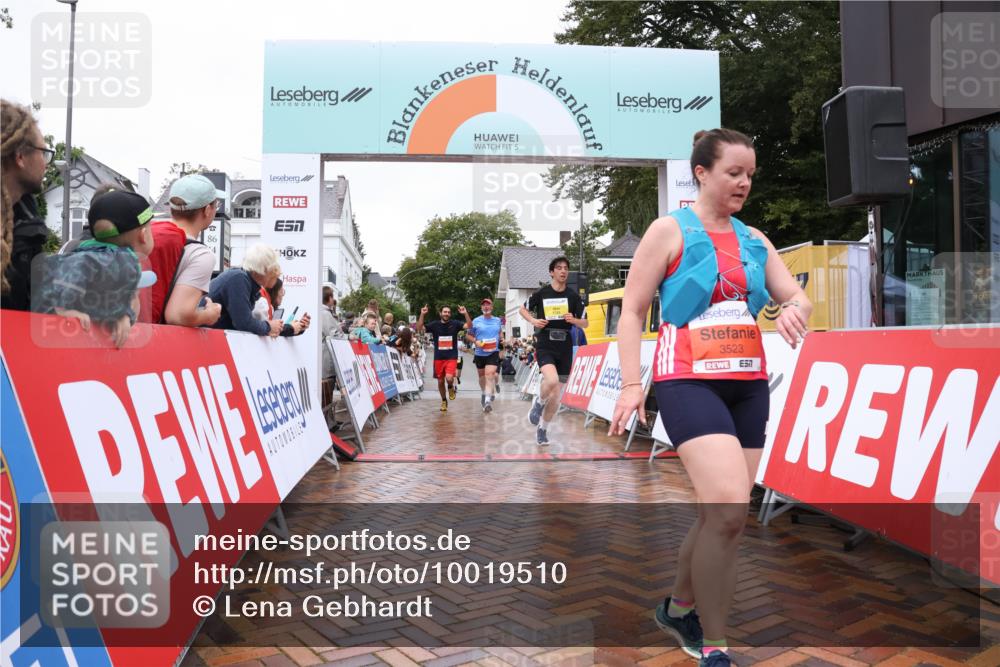 30.08.2026 - Blankeneser Heldenlauf Lena Gebhardt http://msf.ph/oto/10019510 30.08.2026 09:39:27 Ziel 1336, 1745, 1781, 3507, 3523, 3709 meine-sportfotos.de