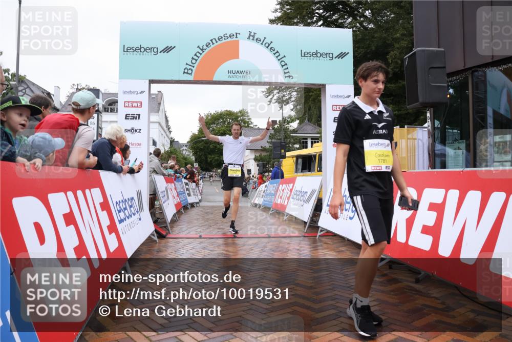 30.08.2026 - Blankeneser Heldenlauf Lena Gebhardt http://msf.ph/oto/10019531 30.08.2026 09:39:32 Ziel 1162, 1745, 1781, 3507, 3523, 3709 meine-sportfotos.de