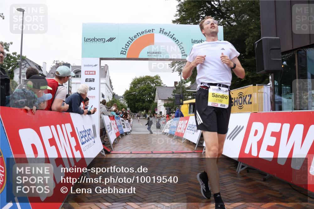 30.08.2026 - Blankeneser Heldenlauf Lena Gebhardt http://msf.ph/oto/10019540 30.08.2026 09:39:34 Ziel 1162, 1745, 1781, 3507, 3709 meine-sportfotos.de