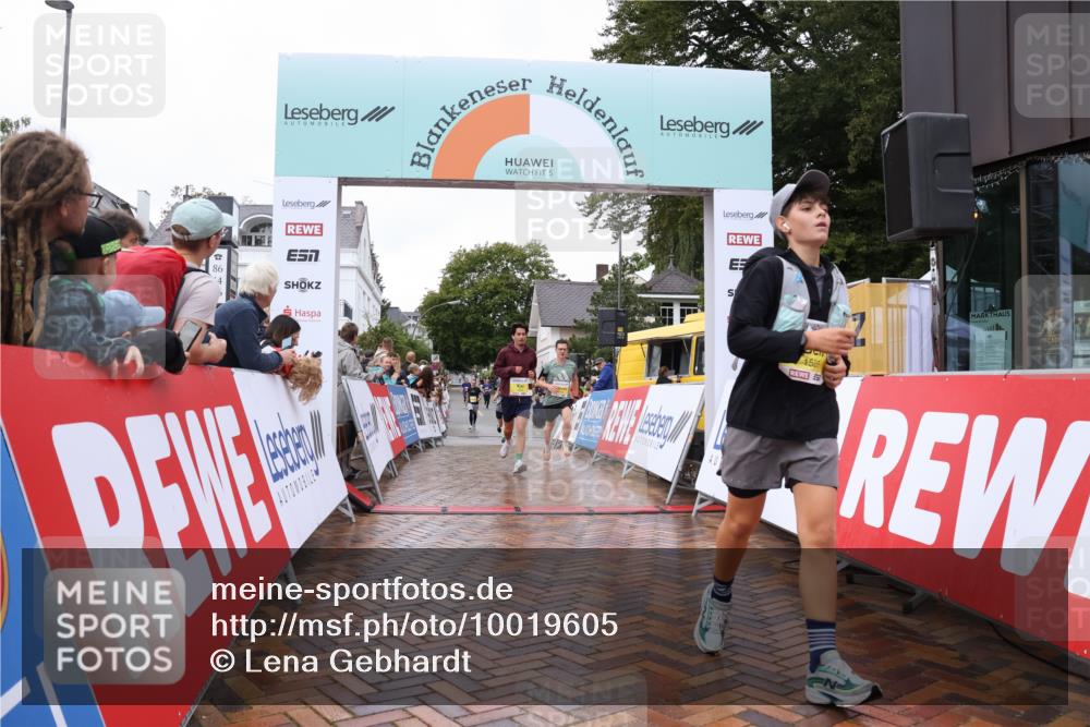 30.08.2026 - Blankeneser Heldenlauf Lena Gebhardt http://msf.ph/oto/10019605 30.08.2026 09:40:05 Ziel 1044, 1206, 1588, 1589, 1672, 3588, 3635 meine-sportfotos.de