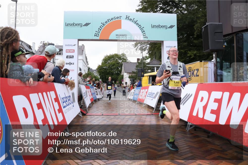 30.08.2026 - Blankeneser Heldenlauf Lena Gebhardt http://msf.ph/oto/10019629 30.08.2026 09:40:10 Ziel 1044, 1457, 1588, 1589, 1672 meine-sportfotos.de