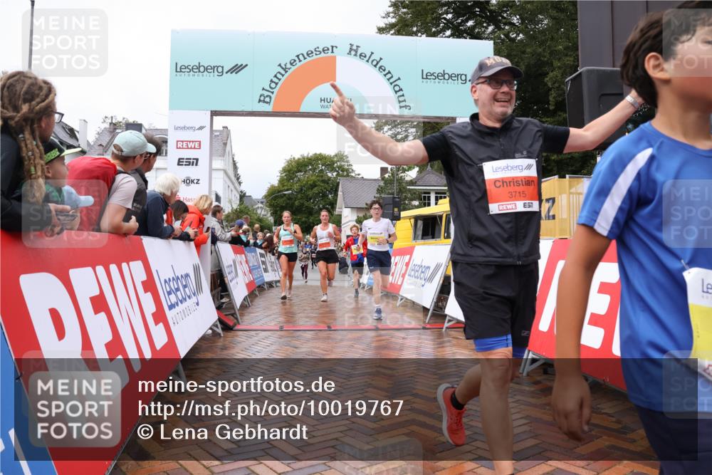 30.08.2026 - Blankeneser Heldenlauf Lena Gebhardt http://msf.ph/oto/10019767 30.08.2026 09:41:21 Ziel 1629, 1666, 1702, 1705, 1707, 1784, 3552, 3615, 3677, 3715 meine-sportfotos.de