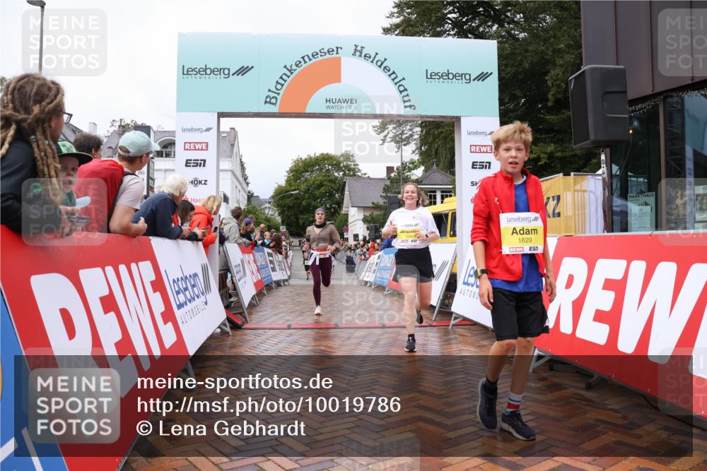 30.08.2026 - Blankeneser Heldenlauf Lena Gebhardt http://msf.ph/oto/10019786 30.08.2026 09:41:25 Ziel 1629, 1666, 1702, 1784, 3552, 3615, 3677, 3715, 3725 meine-sportfotos.de