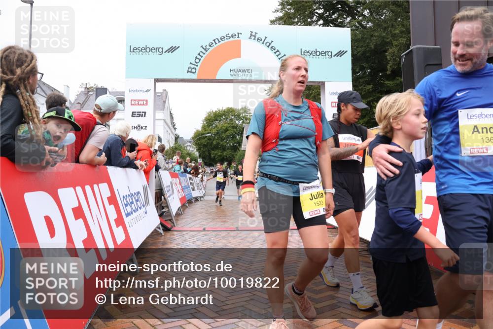 30.08.2026 - Blankeneser Heldenlauf Lena Gebhardt http://msf.ph/oto/10019822 30.08.2026 09:41:34 Ziel 1368, 1369, 1421, 1523, 1531, 1604, 3501, 3725 meine-sportfotos.de