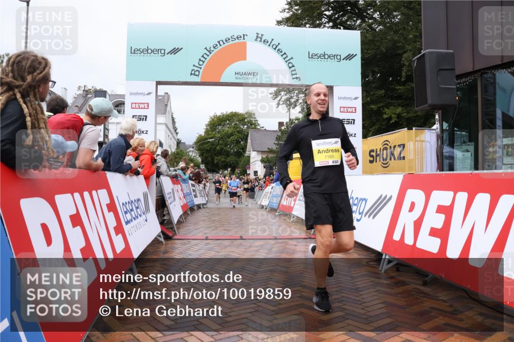 30.08.2026 - Blankeneser Heldenlauf Lena Gebhardt http://msf.ph/oto/10019859 30.08.2026 09:41:51 Ziel 1105, 1165, 1312, 1699, 3505 meine-sportfotos.de